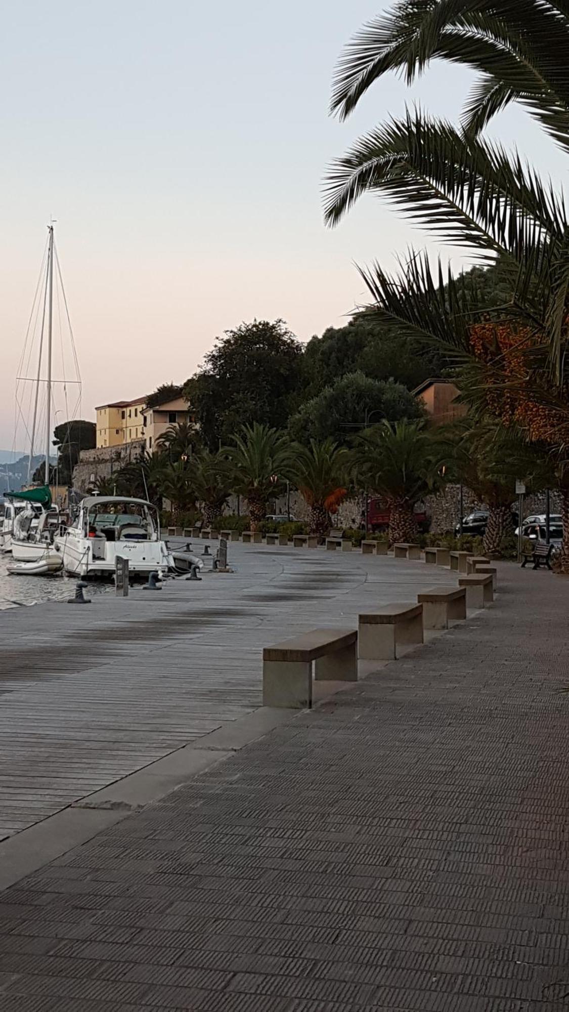 דירות פורטו ונרה La Stanzetta Dei Rosa מראה חיצוני תמונה