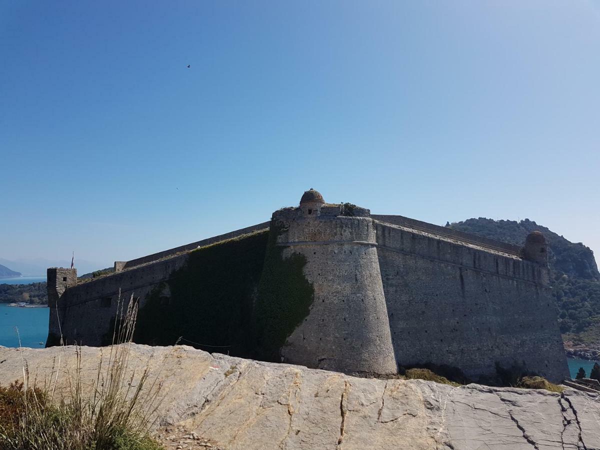 דירות פורטו ונרה La Stanzetta Dei Rosa מראה חיצוני תמונה