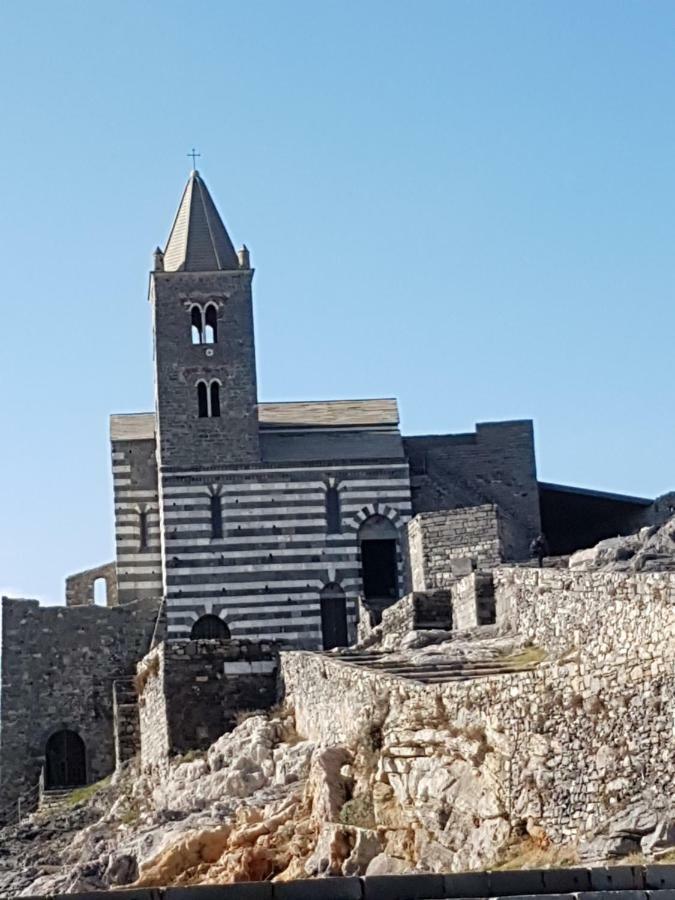 דירות פורטו ונרה La Stanzetta Dei Rosa מראה חיצוני תמונה